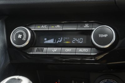 TOYOTA YARIS CROSS 1.5 HV PREMIUM LUXURY AT ปี 2023 (5ขข2289)