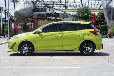 TOYOTA YARIS 1.2 E AT ปี 2019 (9กฆ8335)