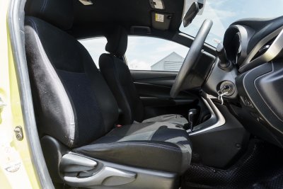 TOYOTA YARIS 1.2 E AT ปี 2019 (9กฆ8335)