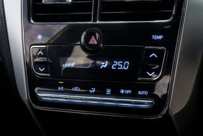 TOYOTA YARIS 1.2 E AT ปี 2019 (9กฆ8335)