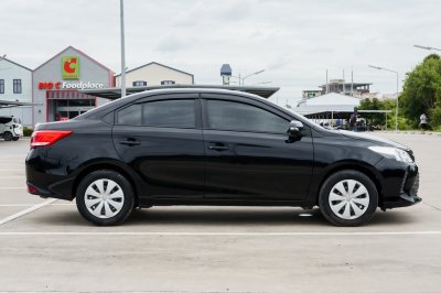 TOYOTA VIOS 1.5 J AT ปี 2017 (6กฎ9636)