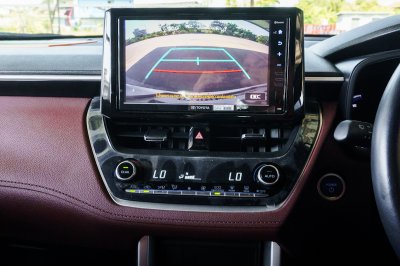 TOYOTA COROLLA CROSS 1.8 HYBRID PREMIUM ปี2021 (2ขภ8797)