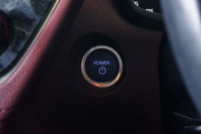 TOYOTA COROLLA CROSS 1.8 HYBRID PREMIUM ปี2021 (2ขภ8797)