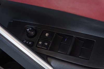 TOYOTA COROLLA CROSS 1.8 HYBRID PREMIUM ปี2021 (2ขภ8797)