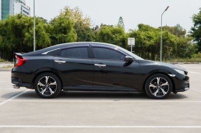 HONDA CIVIC 1.5 TURBO RS AT ปี2016 จด2017 (5กอ7985)