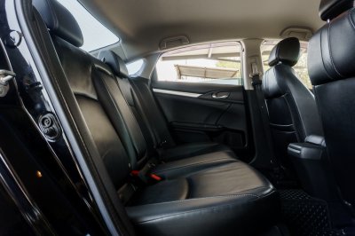 HONDA CIVIC 1.5 TURBO RS AT ปี2016 จด2017 (5กอ7985)