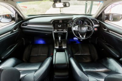 HONDA CIVIC 1.5 TURBO RS AT ปี2016 จด2017 (5กอ7985)