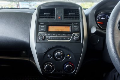 NISSAN ALMERA 1.2 E ปี2015 (4กน6349)