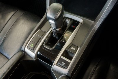 HONDA CIVIC 1.5 TURBO RS AT ปี2016 จด2017 (5กอ7985)