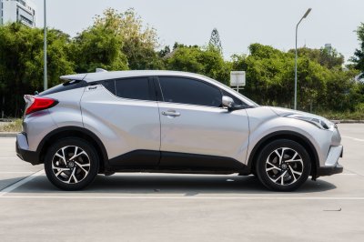 TOYOTA C-HR 1.8 MID AT ปี 2019 (8กร6105)