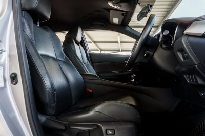 TOYOTA C-HR 1.8 MID AT ปี 2019 (8กร6105)