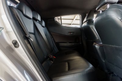 TOYOTA C-HR 1.8 MID AT ปี 2019 (8กร6105)