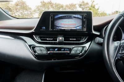 TOYOTA C-HR 1.8 MID AT ปี 2019 (8กร6105)