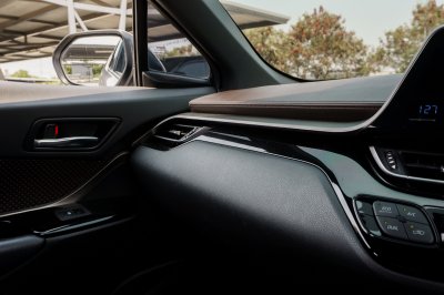 TOYOTA C-HR 1.8 MID AT ปี 2019 (8กร6105)