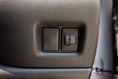 TOYOTA C-HR 1.8 MID AT ปี 2019 (8กร6105)