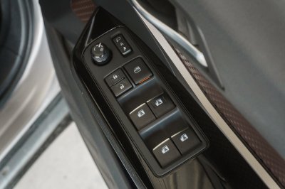 TOYOTA C-HR 1.8 MID AT ปี 2019 (8กร6105)