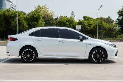 TOYOTA ALTIS 1.8 HYBRID GR SPORT AT ปี2022 (2ขภ9574)