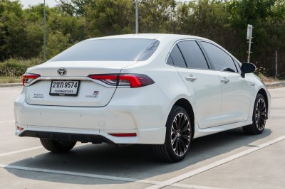 TOYOTA ALTIS 1.8 HYBRID GR SPORT AT ปี2022 (2ขภ9574)