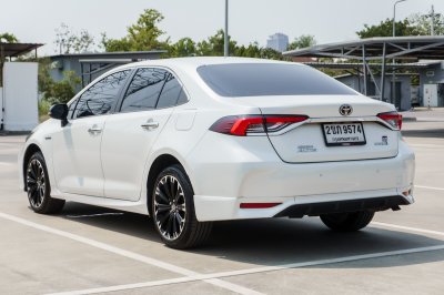 TOYOTA ALTIS 1.8 HYBRID GR SPORT AT ปี2022 (2ขภ9574)