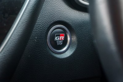 TOYOTA ALTIS 1.8 HYBRID GR SPORT AT ปี2022 (2ขภ9574)