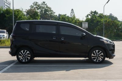 TOYOTA SIENTA 1.5 V ปี2018 (8กฆ8997)
