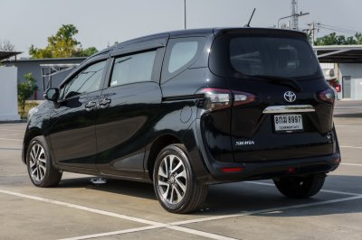 TOYOTA SIENTA 1.5 V ปี2018 (8กฆ8997)