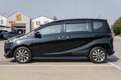 TOYOTA SIENTA 1.5 V ปี2018 (8กฆ8997)