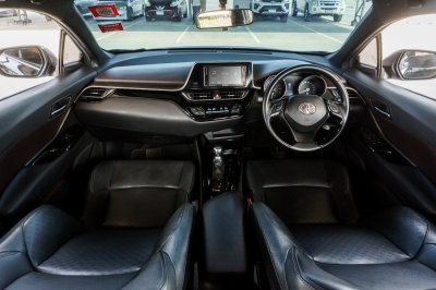 TOYOTA C-HR 1.8 MID AT ปี 2018 (8กน5079)