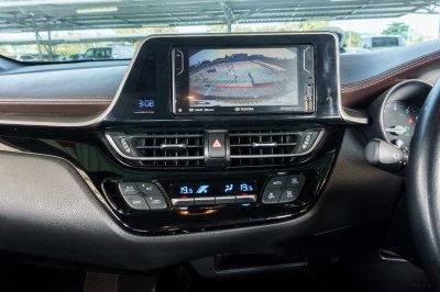 TOYOTA C-HR 1.8 MID AT ปี 2018 (8กน5079)