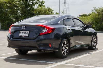 HONDA CIVIC 1.8 EL ปี2016 จด2017 (6กญ2670)