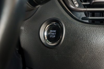 TOYOTA C-HR 1.8 MID AT ปี 2018 (8กน5079)