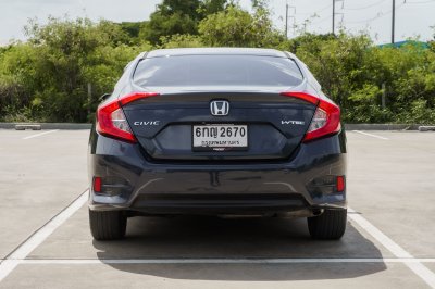 HONDA CIVIC 1.8 EL ปี2016 จด2017 (6กญ2670)