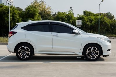 HONDA HR-V 1.8 E LIMITED ปี2017 (6กผ734)