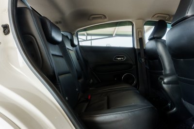 HONDA HR-V 1.8 E LIMITED ปี2017 (6กผ734)