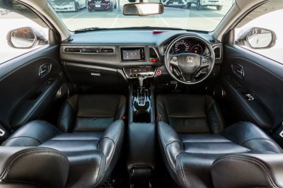 HONDA HR-V 1.8 E LIMITED ปี2017 (6กผ734)