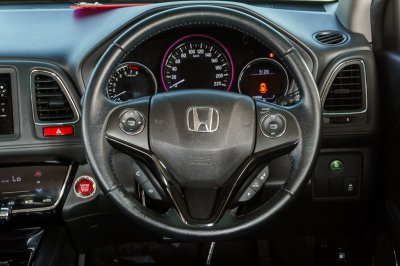 HONDA HR-V 1.8 E LIMITED ปี2017 (6กผ734)