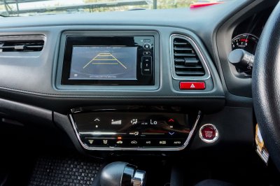 HONDA HR-V 1.8 E LIMITED ปี2017 (6กผ734)