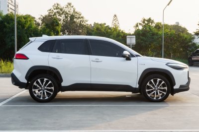 TOYOTA COROLLA CROSS 1.8 HYBRID PREMIUM ปี2021 (2ขณ4523)