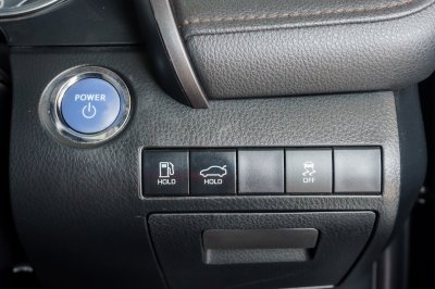 TOYOTA CAMRY 2.5 HYBRID ปี2021 (9กฉ2268)