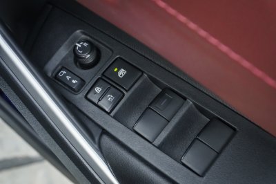 TOYOTA COROLLA CROSS 1.8 HYBRID PREMIUM ปี2021 (2ขณ4523)