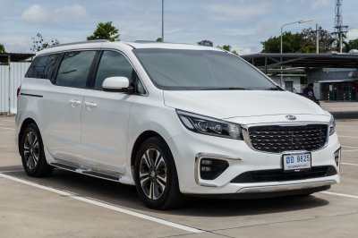 KIA GRAND CARNIVAL 2.2 SXL 8 AT ปี2018 (ฮอ9825)