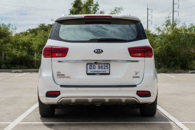 KIA GRAND CARNIVAL 2.2 SXL 8 AT ปี2018 (ฮอ9825)