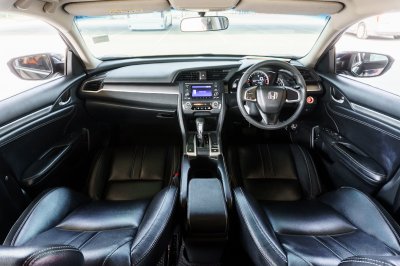 HONDA CIVIC 1.8 E AT ปี 2016 (6กช4239)