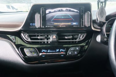 TOYOTA CHR 1.8 HV HI AT ปี 2018 (7กณ8897)