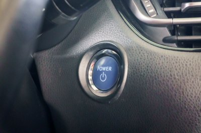 TOYOTA CHR 1.8 HV HI AT ปี 2018 (7กณ8897)