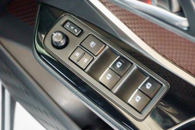 TOYOTA CHR 1.8 HV HI AT ปี 2018 (7กณ8897)