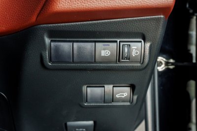 TOYOTA COROLLA CROSS 1.8 HYBRID PREMIUM SAFETY ปี2021 (2ขธ3465)