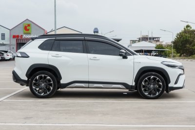 TOYOTA COROLLA CROSS 1.8 HYBRID PREMIUM SAFETY GR SPORT AT ปี2022 จด2023