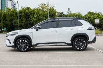 TOYOTA COROLLA CROSS 1.8 HYBRID PREMIUM SAFETY GR SPORT AT ปี2022 จด2023