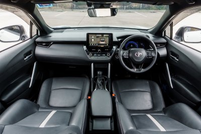 TOYOTA COROLLA CROSS 1.8 HYBRID PREMIUM SAFETY GR SPORT AT ปี2022 จด2023